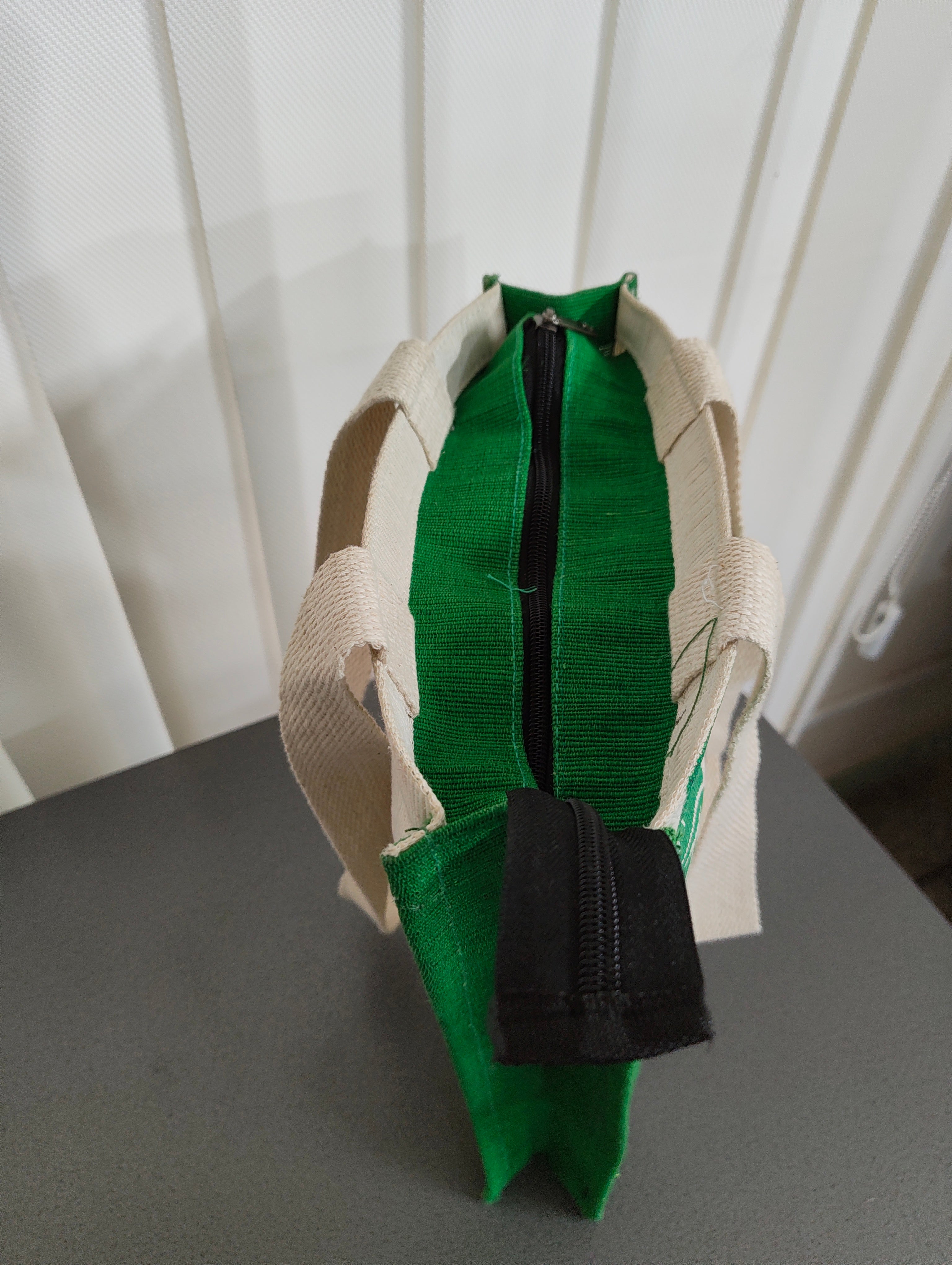 Jute Bag White and Green (Zipper) 04