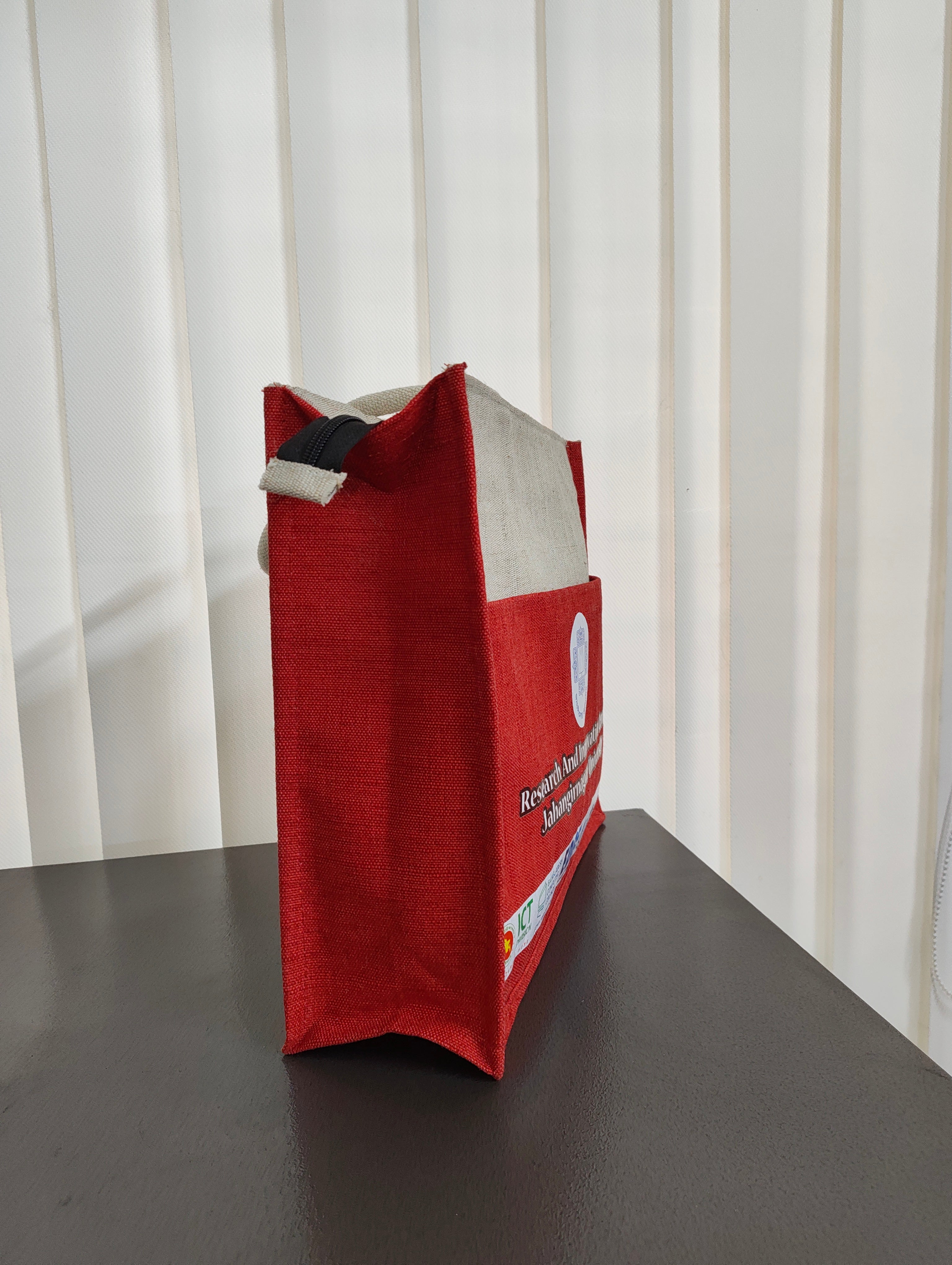 Jute Bag With Pocket Zipper Red 06 Side